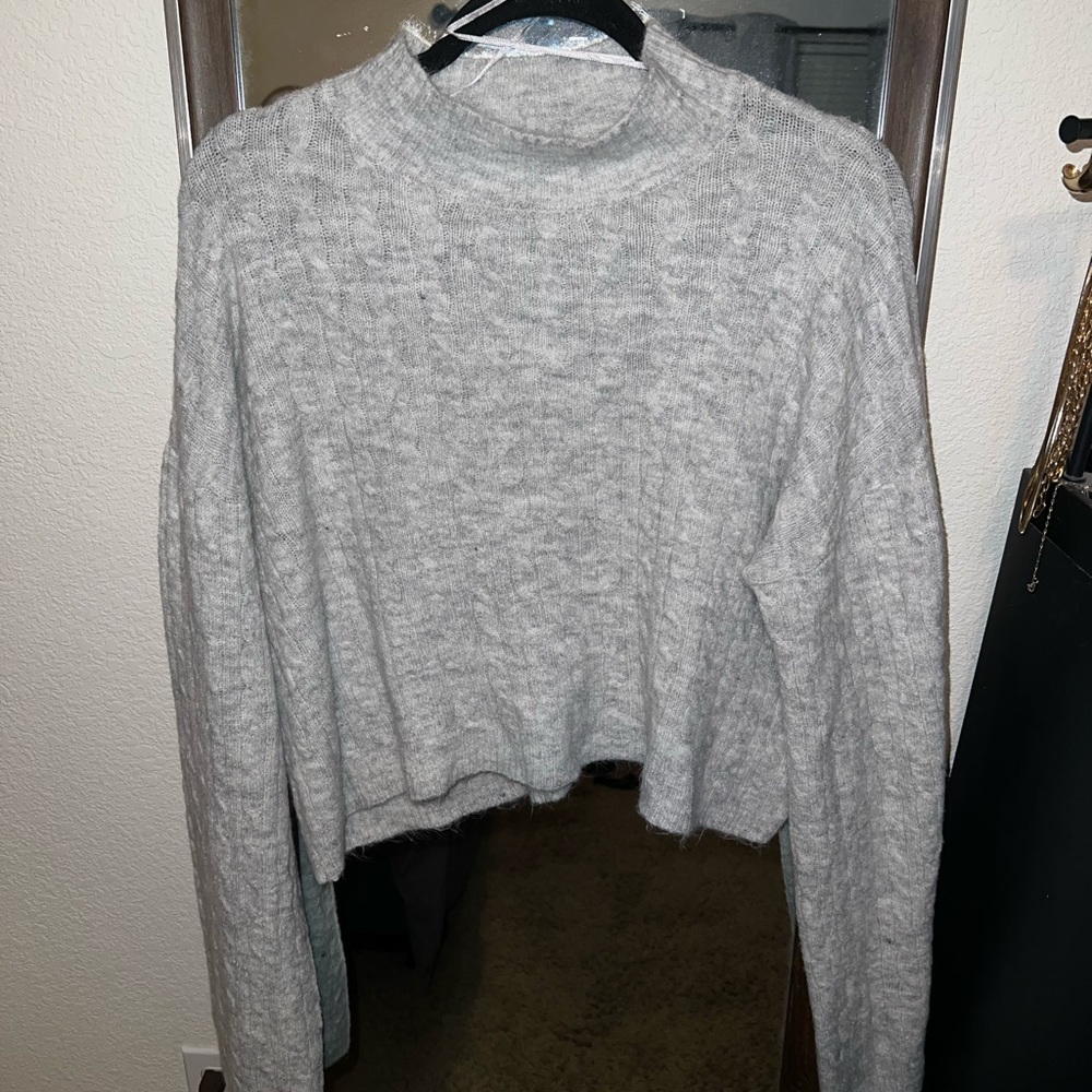 Jessica Simpson Light Gray Cropped Sweater
